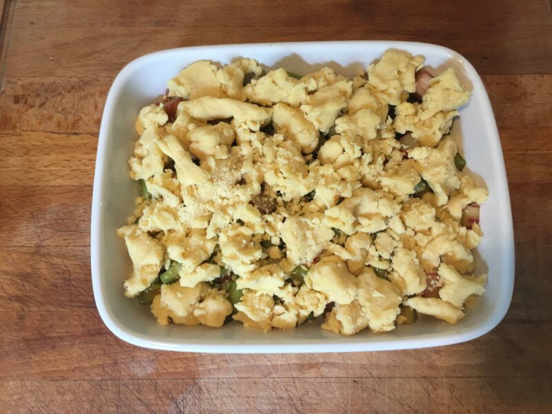 Rhabarbercrumble vor dem Backen.