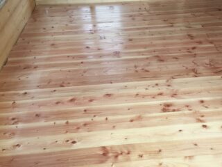 Frisch geölter Holzfußboden.