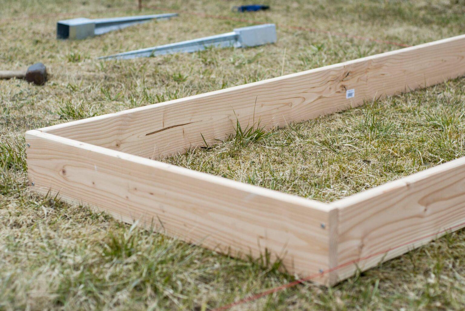 Ein Hochbeet selbst bauen Schritt für Schritt mit vielen Bildern erklärt