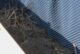 Hochbeet befüllen, Schicht 2: Auf die Äste im kommt im Hochbeet eine Schicht Grassoden, die auf den Kopf gedreht wurden.