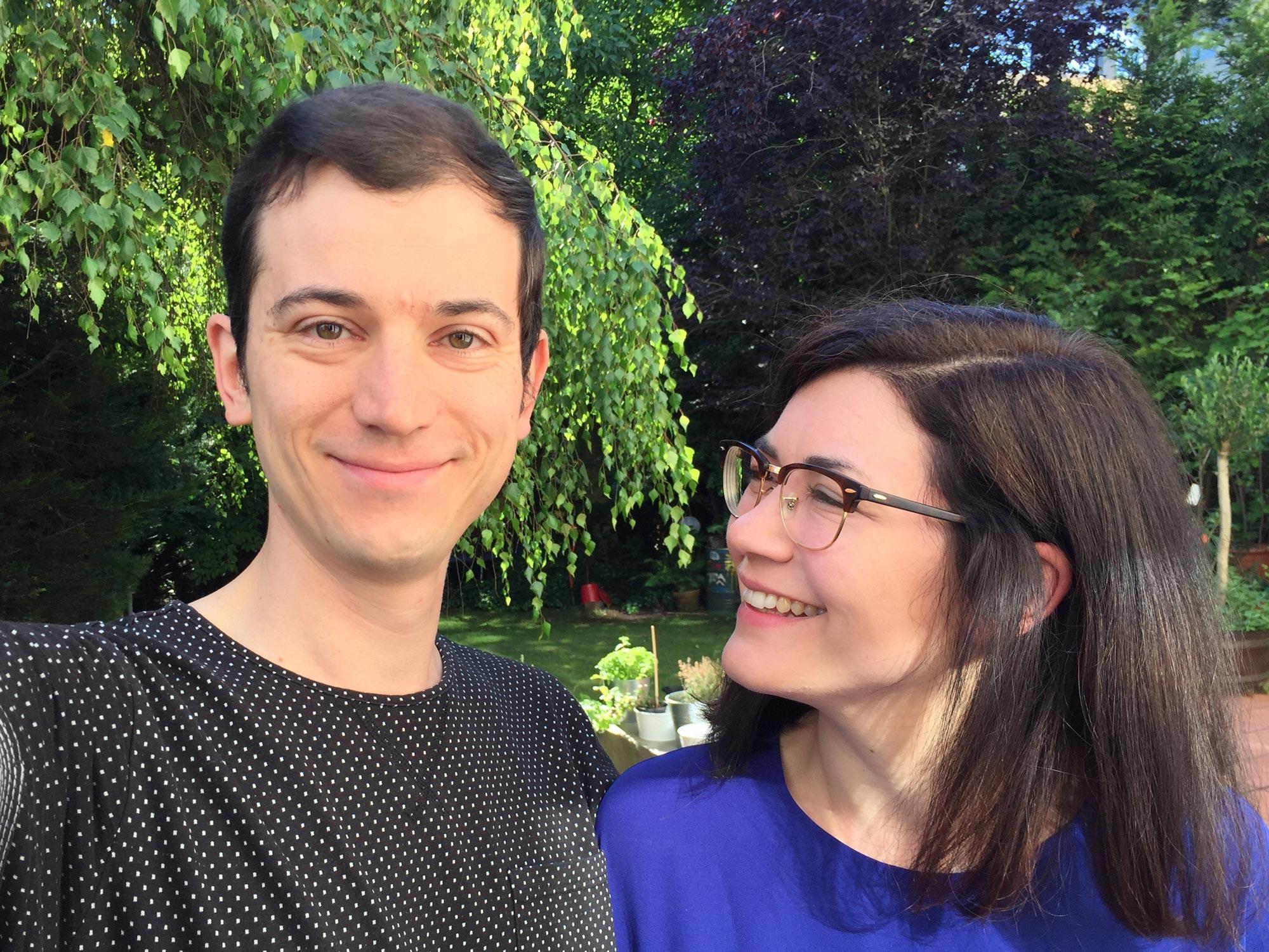 Porträtfoto von Florian und Deborah Hucht, Ein Stück Arbeit.