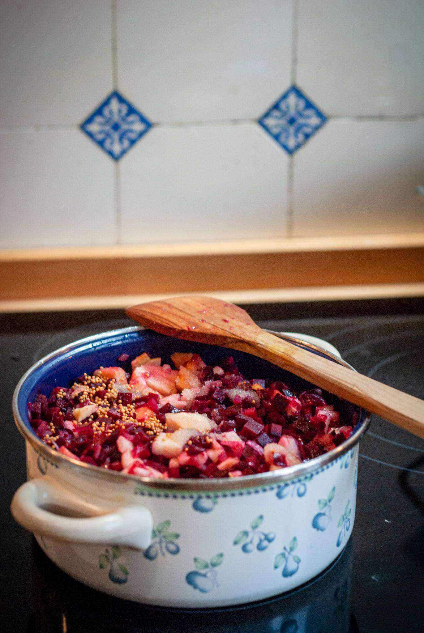 Rote-Bete-Apfel-Chutney: süß, herb, lecker! – Ein Stück Arbeit