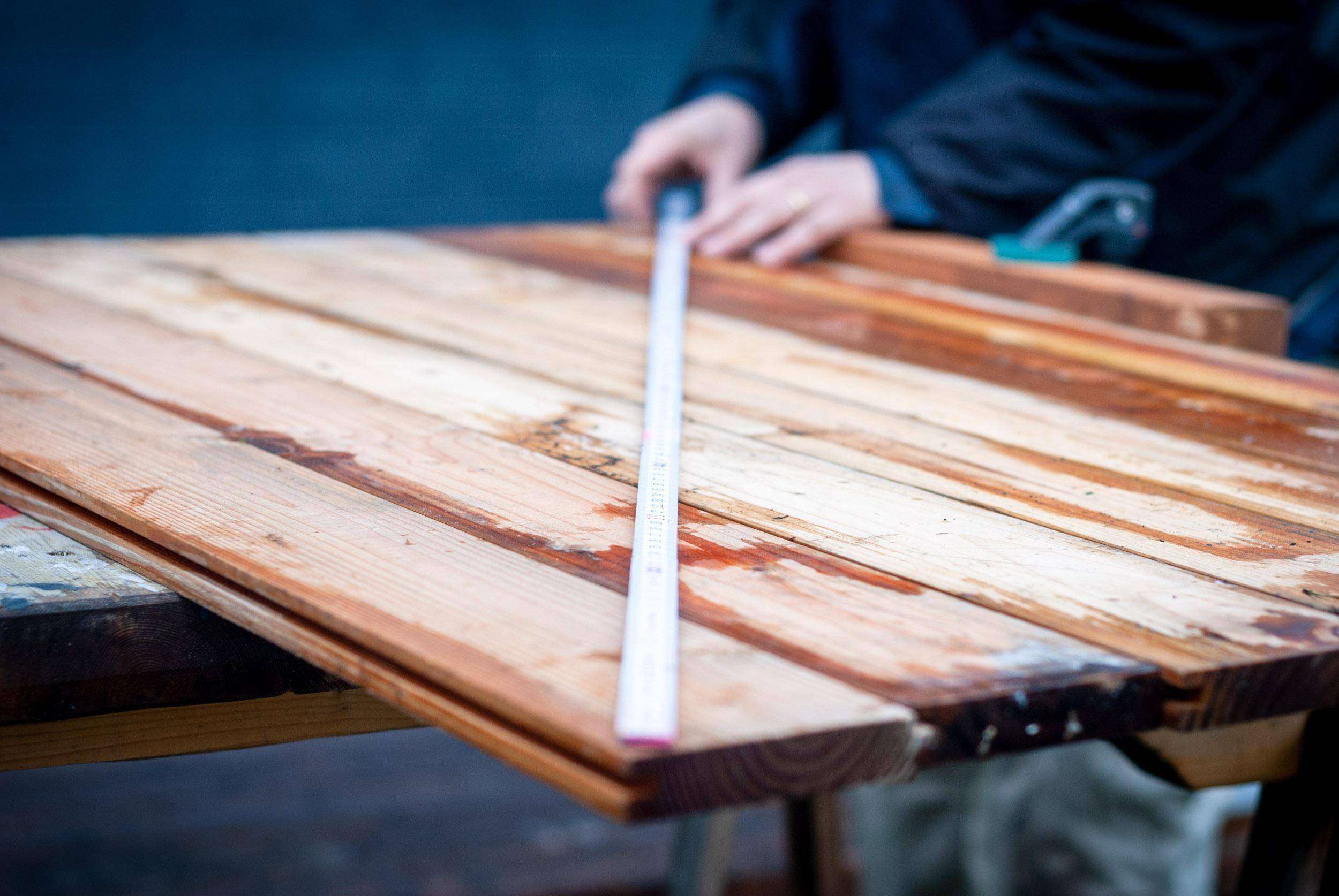 Gartentisch selber bauen So geht's! Ein Stück Arbeit