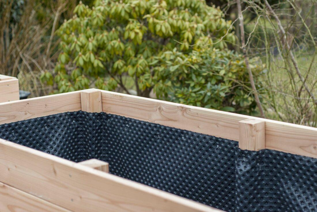 Nach dem Aufbau ist das Hochbeet zum Befüllen bereit.