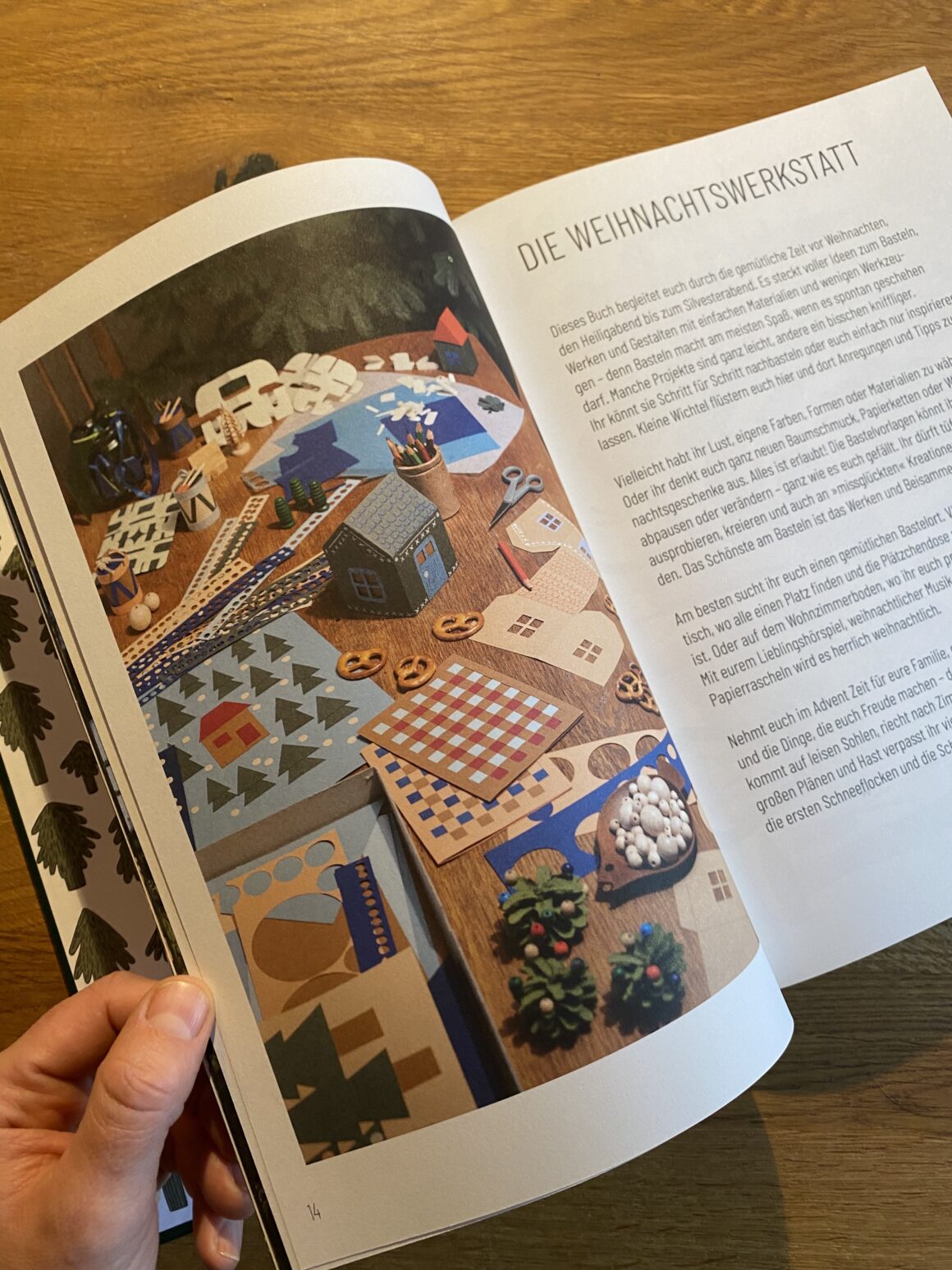 Blick in die "Weihnachtswerkstatt" im Buch Buches Wichteltanz & Kerzenglanz