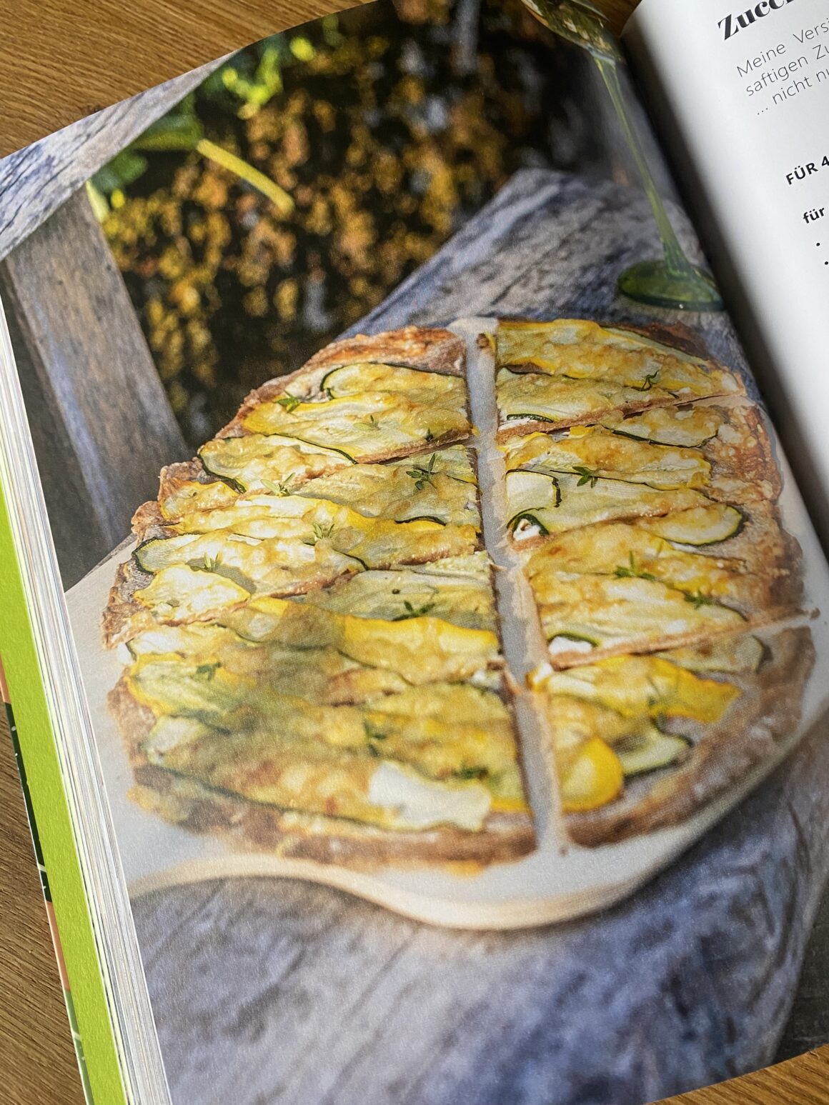 Blick ins Buch Zucchini von Sarah Tischer – Zucchini-Flammkuchen